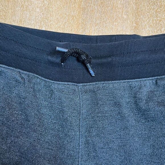 Under Armour Unstoppable Bermuda Sweat Shorts - Picture 5 of 10